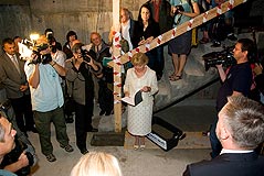 Wmurowania aktu erekcyjnego pod budow  Rezerwatu Archeologicznego na Ostrowie Tumskim 